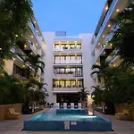 King Suite With Balcony, Pool, Gym And Sauna