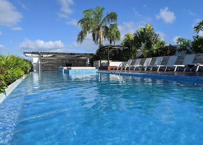King Suite With Balcony, Pool, Gym And Sauna