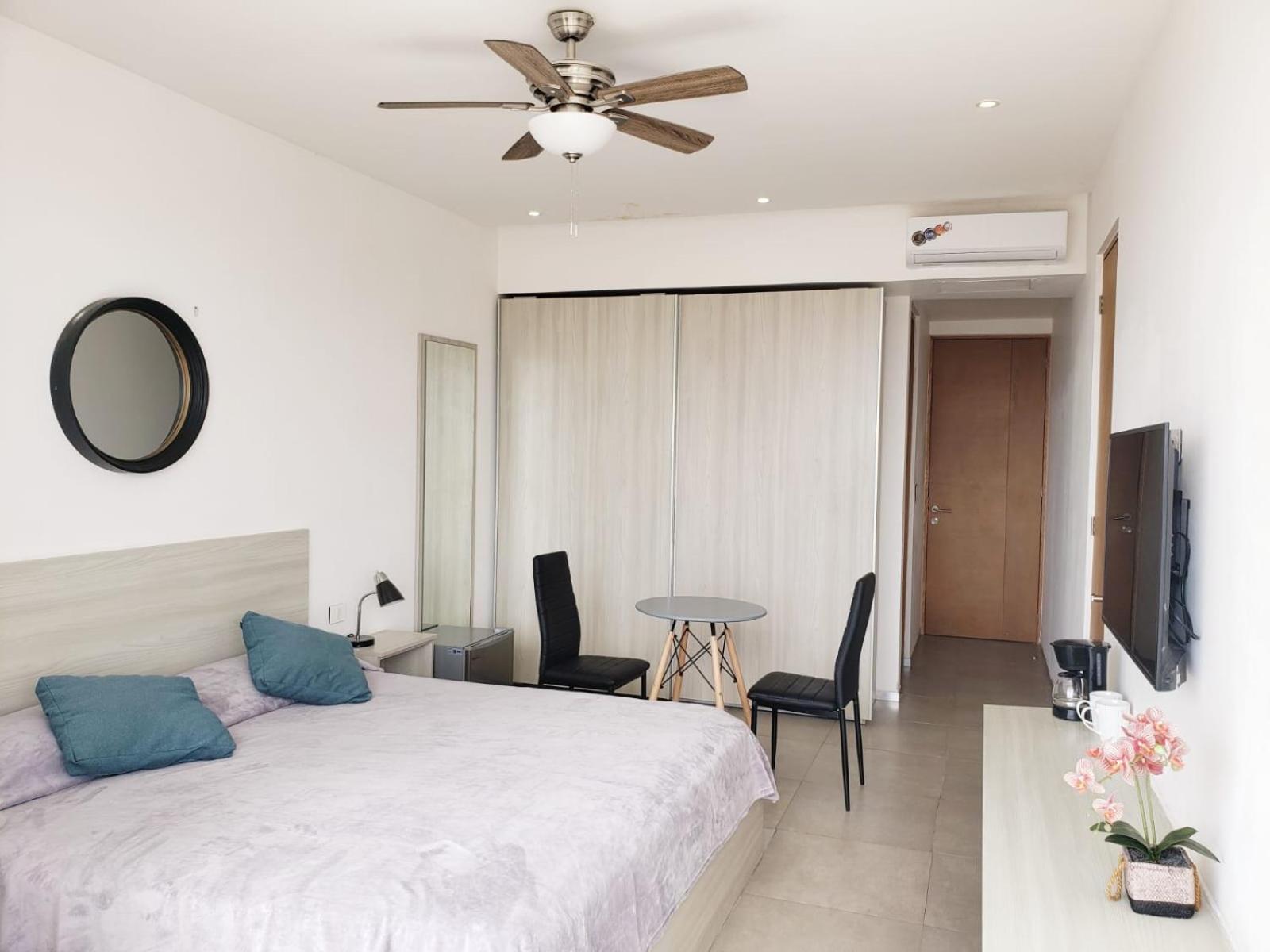 King With Balcony, Pool, Gym And Sauna * Playa del Carmen